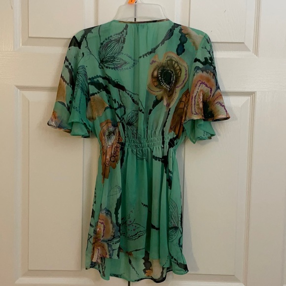 Women’s Blouse - Picture 2 of 4